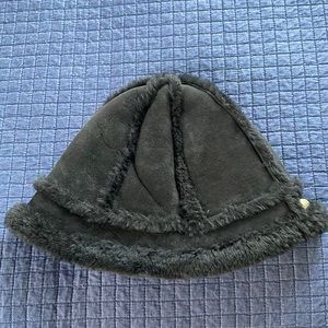 Ugg Sheepskin Spill Seam Bucket Hat
